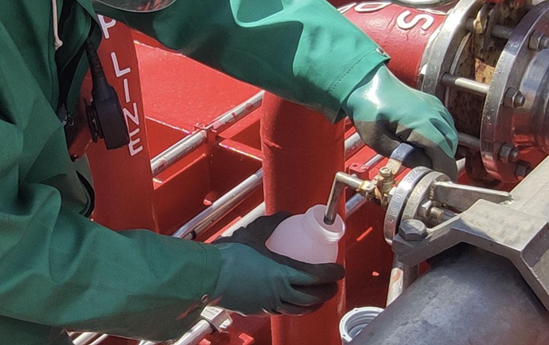 Cargo sampling at a pipeline manifold